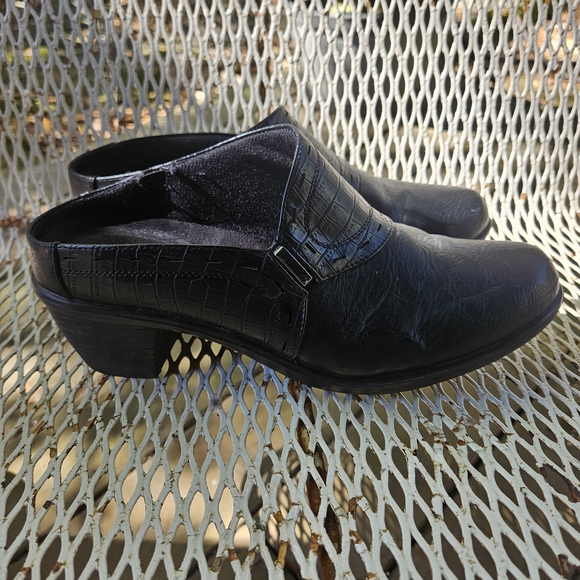 Shoes - 🎁🎁3/20🎁🎁Elegant Black Ankle Booties